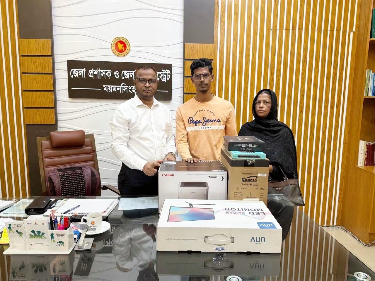 তরুণ ক্রিকেটার মোঃ ইয়াসিন আরাফাত শান্তর ক্রিকেট ক্যারিয়ার অব্যাহত রাখা এবং পরিবারের আর্থিক স্বচ্ছলতায় সহায়তা করার লক্ষ্যে তাঁর পাশে দাঁড়িয়েছে জেলা প্রশাসন, ময়মনসিংহ