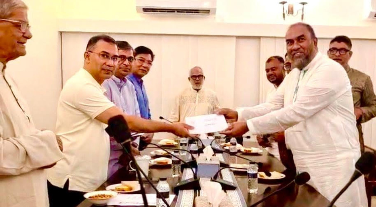 সিসিকের পরিচ্ছন্নতা কর্মীদের ৪১ লাখ ৩৫ হাজার টাকা অনুদান দিলেন প্রধানমন্ত্রী