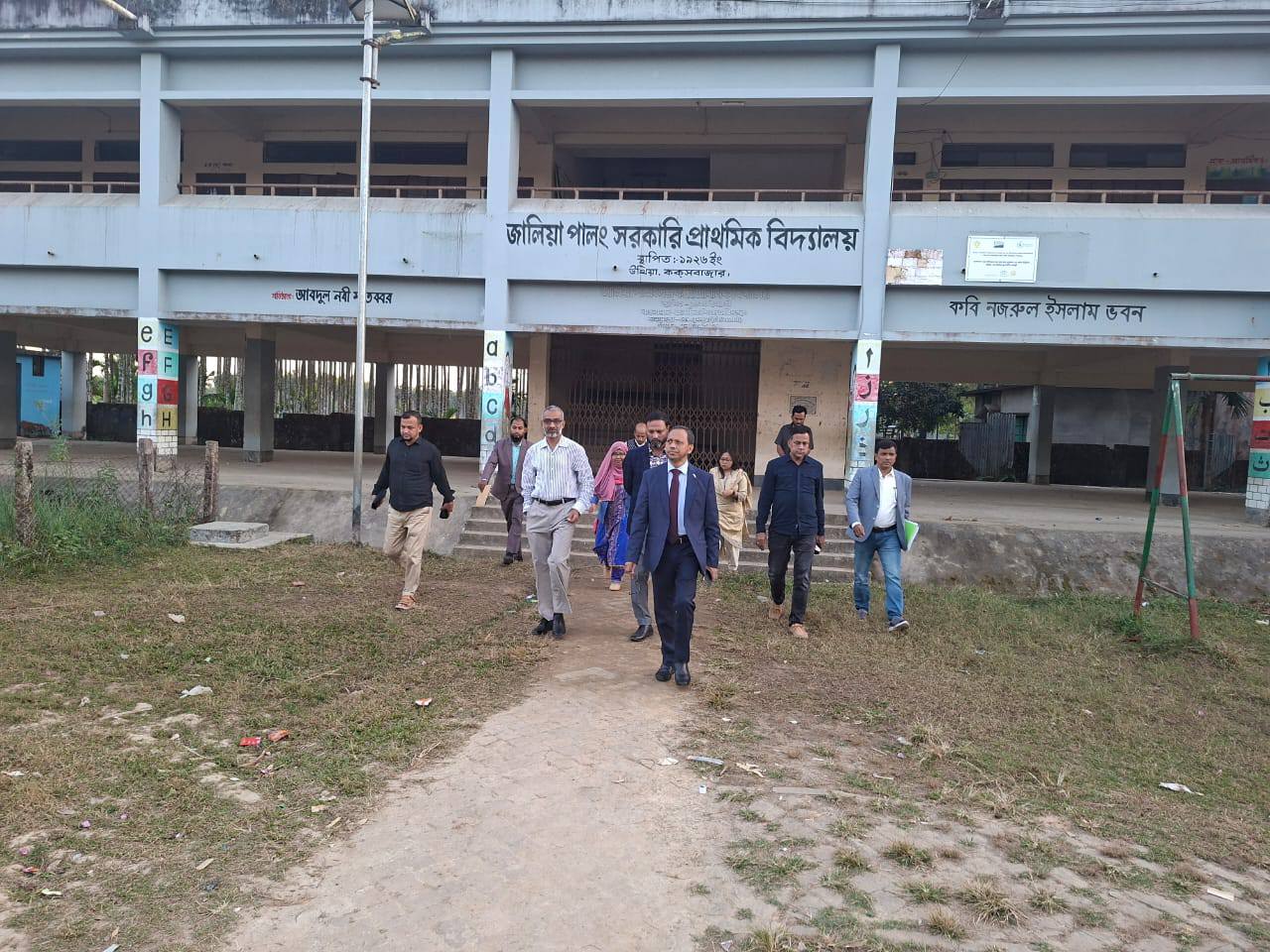 কক্সবাজারের জেলা প্রশাসক, পুলিশ সুপার ও জেলা নির্বাচন কর্মকর্তেদের উখিয়ার প্রস্তাবিত ভোট কেন্দ্রসমূহ পরিদর্শন