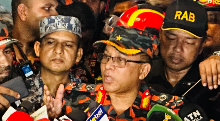 শাহজালালের আগুন নিয়ন্ত্রণে আনতে সবচেয়ে বড় বাধা ছিল বাতাস: ফায়ার সার্ভিসের ডিজি