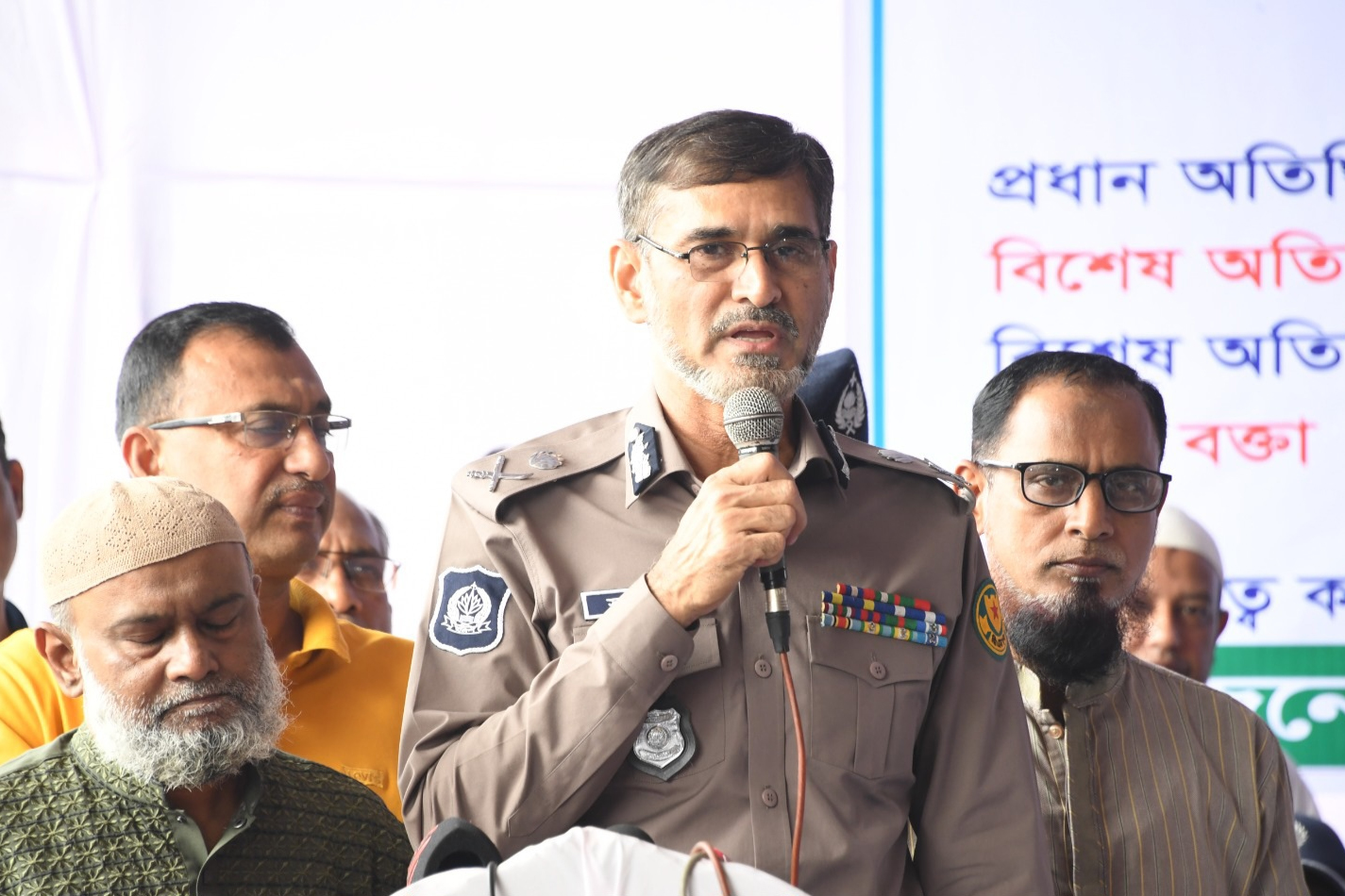'লক্কড়ঝক্কড়' বাস চললেই ধরবে ম্যাজিস্ট্রেট: মো. সরওয়ার