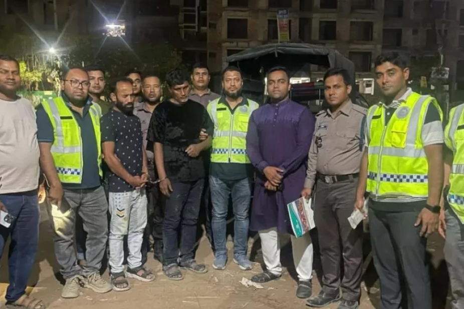 দুদক কর্মকর্তার ছিনতাই হওয়া মোবাইল ফোন উদ্ধার, গ্রেপ্তার ২