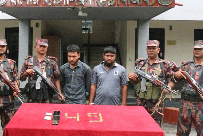 যশোরে প্রায় সাড়ে ৪ কোটি টাকার স্বর্ণের বারসহ আটক ২