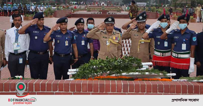 মহান স্বাধীনতা ও জাতীয় দিবসে ঢাকা রেঞ্জের ডিআইজি হাবিবুর রহমানের শ্রদ্ধা