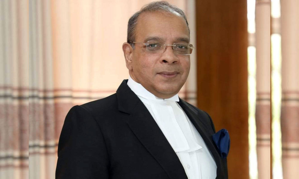 তিন বিচারপতির কাছে ব্যাখ্যা নয় তথ্য চেয়েছেন