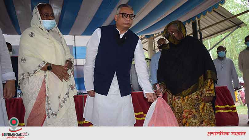 বগুড়ায় দরিদ্র ও অসহায় পরিবারের মধ্যে ত্রাণ দিল এবি ব্যাংক