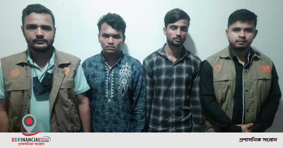 হবিগঞ্জে ডিবি পুলিশের অভিযানে দুই গাড়ী ছিনতাইকারী আটক, সিএনজি উদ্ধার