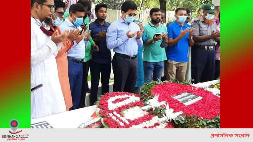 জন্মদিনে শহীদ শেখ রাসেলের কবরে মেয়র তাপসের শ্রদ্ধা নিবেদন