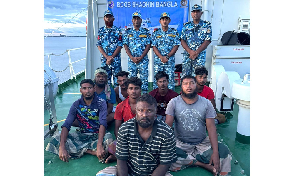 ৩ দিন সমুদ্রে ভাসতে থাকা ৮ জেলেকে উদ্ধার