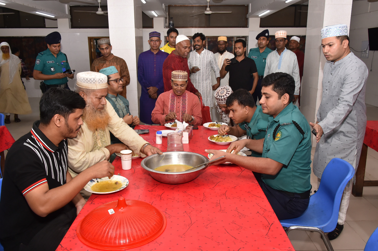 ব্যতিক্রমী দৃষ্টান্ত স্থাপন করলেন ডিএমপি কমিশনার হাবিবুর রহমান