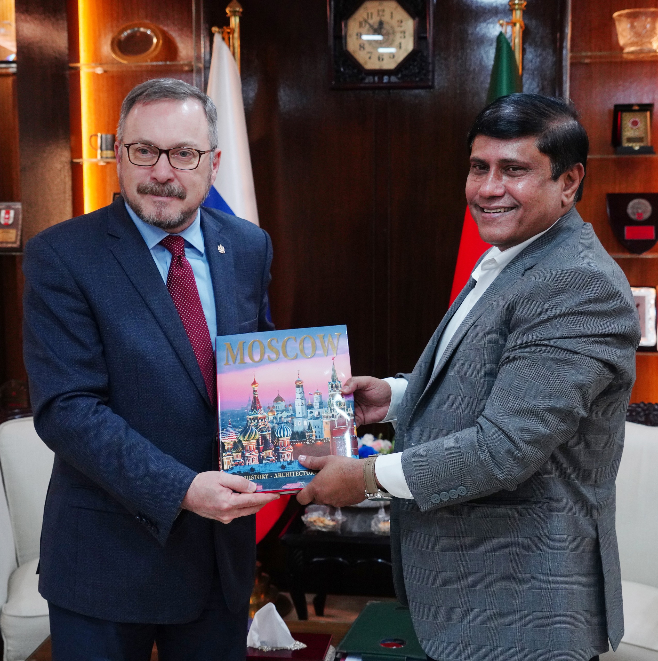 মাননীয় প্রধানমন্ত্রীর প্রতিরক্ষা উপদেষ্টার সঙ্গে রাশিয়ার রাষ্ট্রদূত এর সৌজন্য সাক্ষাৎ