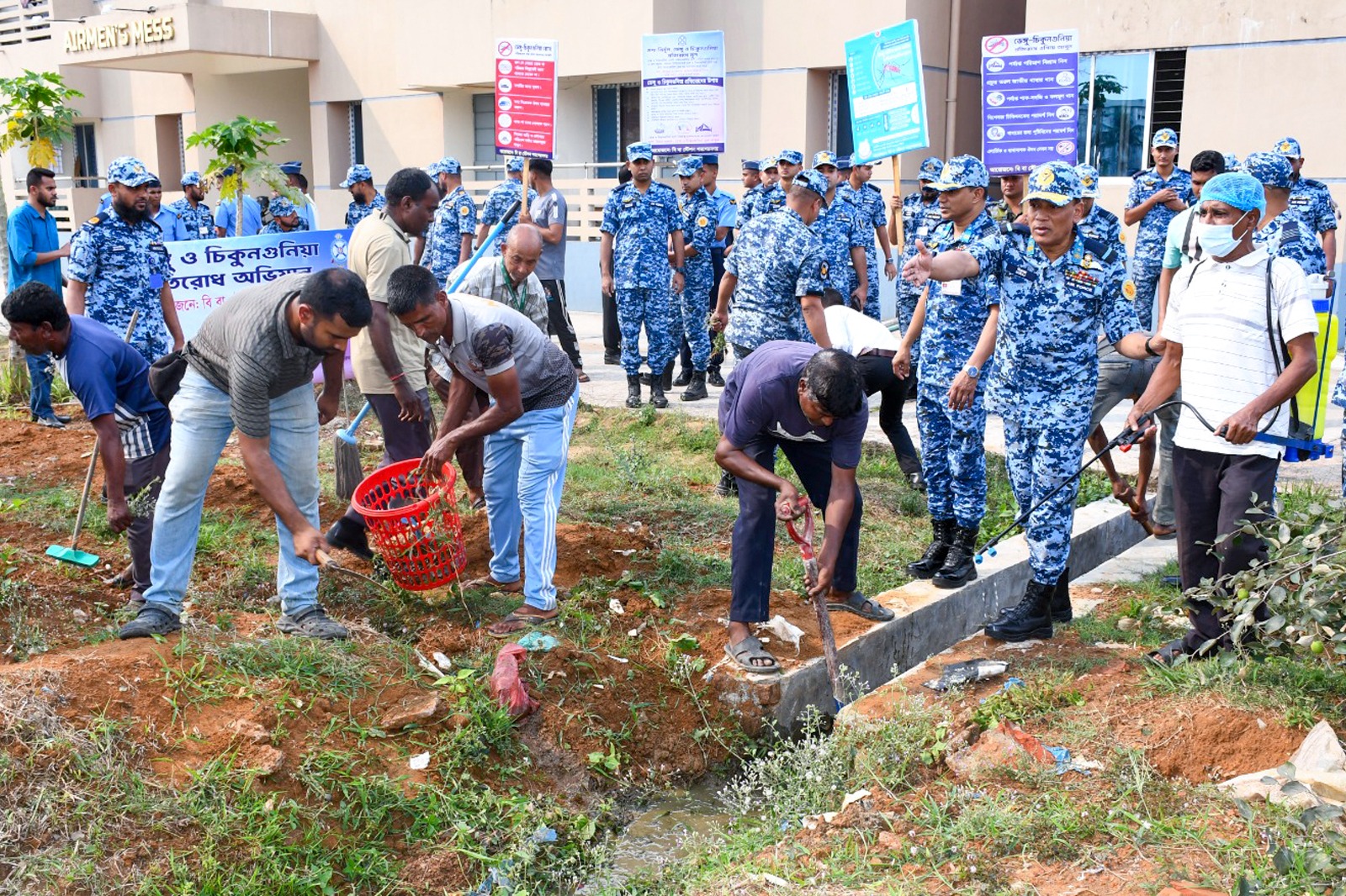 বাংলাদেশ বিমান বাহিনীর ডেঙ্গু ও চিকুনগুনিয়া প্রতিরোধে বৃহৎ জনসচেতনতামূলক কর্মসূচি