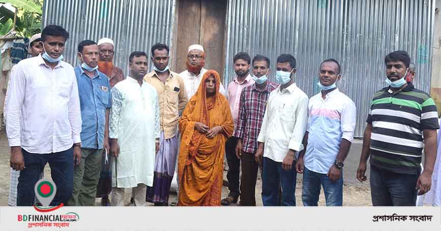 ফুলবাড়িয়ায় বিধবা খোদেজা কে থাকার ঘর দিলেন প্রবাসী কল্যাণ ট্রাষ্ট