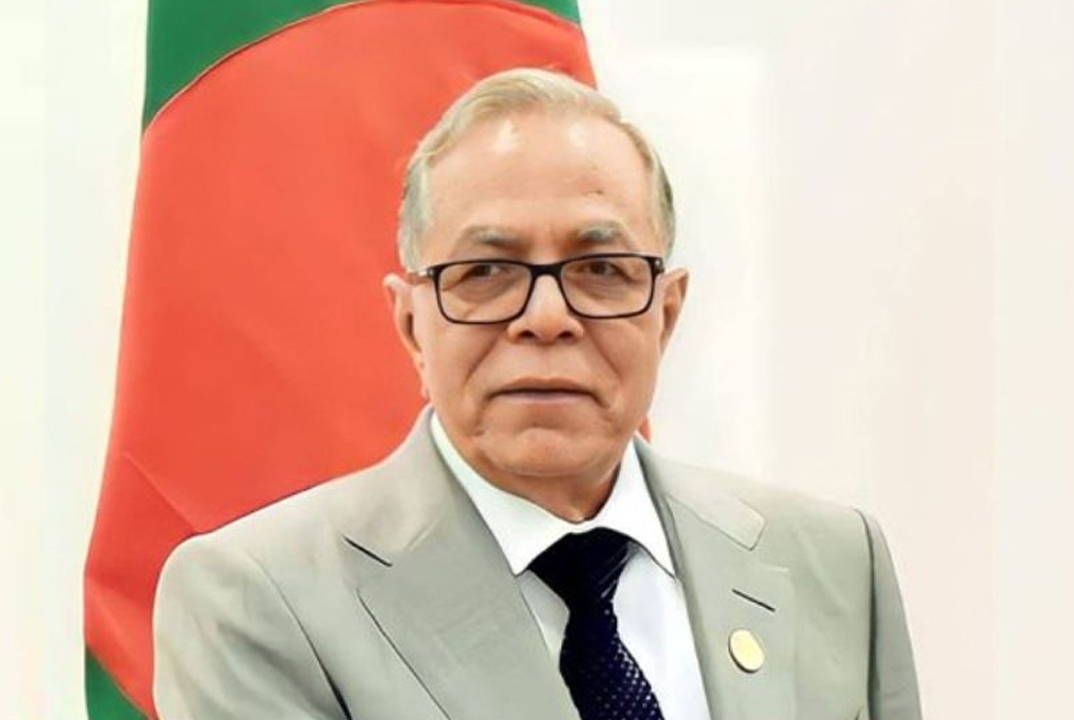 মধ্যরাতে দেশ ছাড়লেন সাবেক রাষ্ট্রপতি আবদুল হামিদ