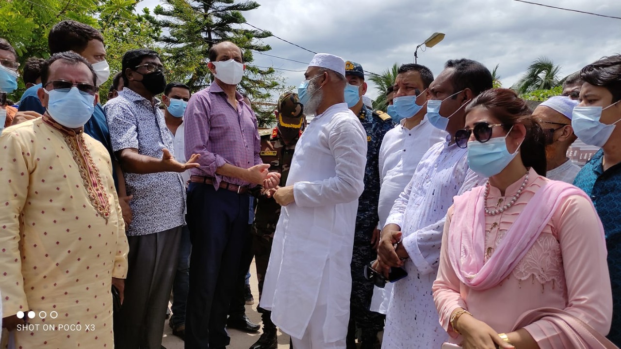 ফুটপাতে নির্মাণ সামগ্রী : প্রকাশ্য নিলামের মাধ্যমে  প্রাপ্ত অর্থ সরকারি কোষাগারে জমা করলেন মেয়র আতিকুল ইসলাম