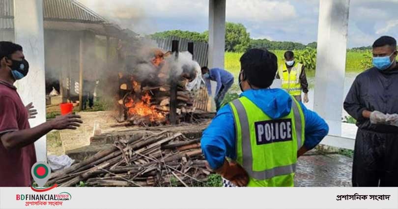 ফরিদপুরে করোনায় মৃত ব্যক্তির দাহ করল পুলিশ সদস্যরা