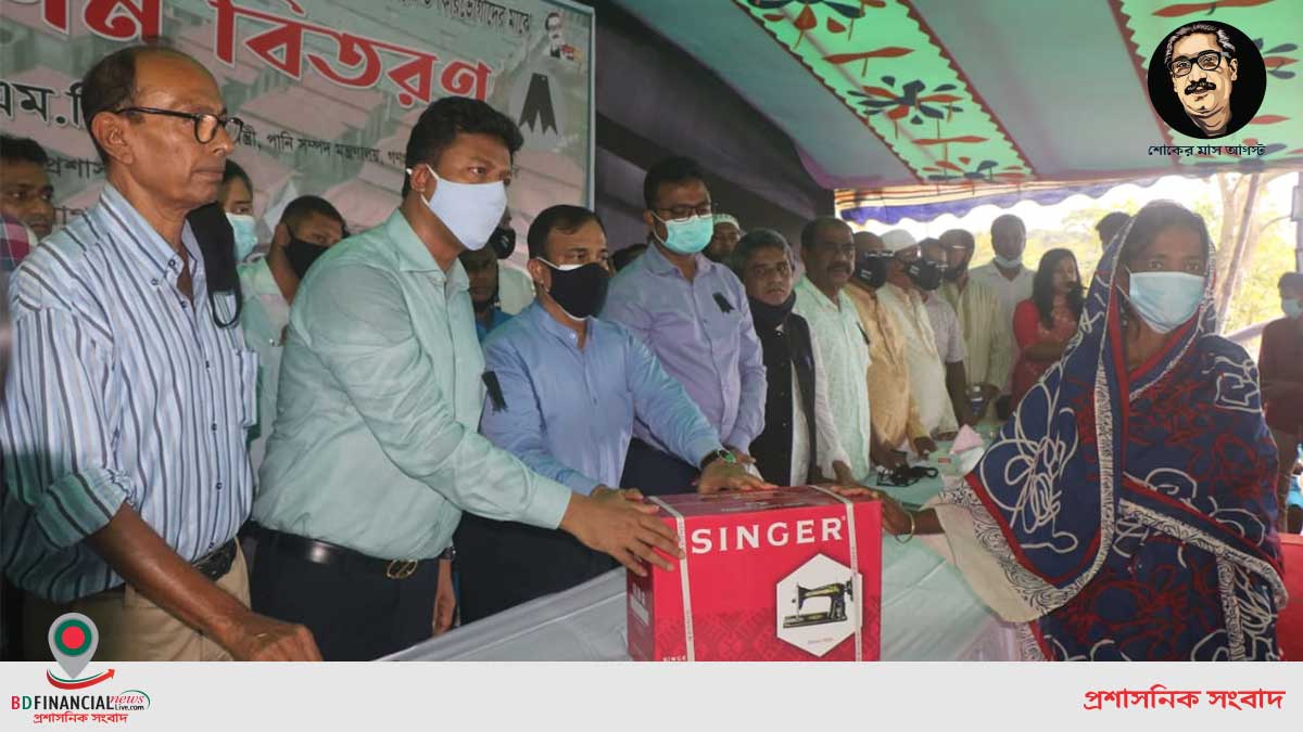 বরিশাল সদর উপজেলায় আশ্রয়ণ প্রকল্পের ৬০ জন উপকারভোগীদের মাঝে সেলাই মেশিন বিতরণ
