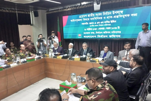 বিভিন্ন বাহিনীর সঙ্গে আইন-শৃঙ্খলা বৈঠক ইসির