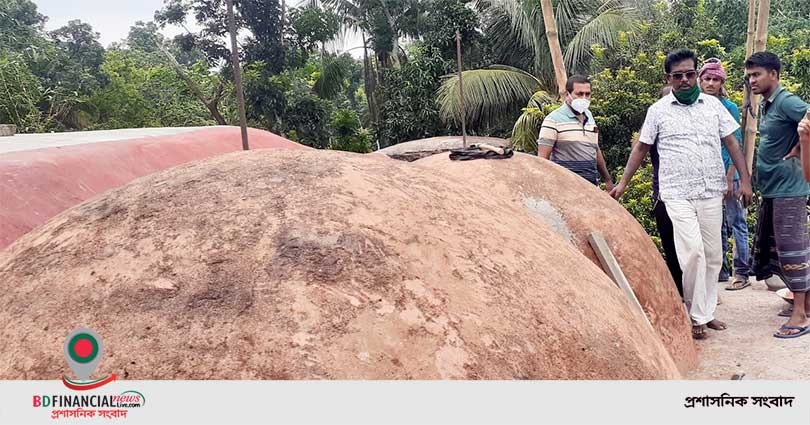 কালিগঞ্জের প্রবাজপুর শাহী জামে মসজিদ ও ড্যামরাইল নবরত্ন মন্দির পরিদর্শনে উপজেলা চেয়ারম্যান