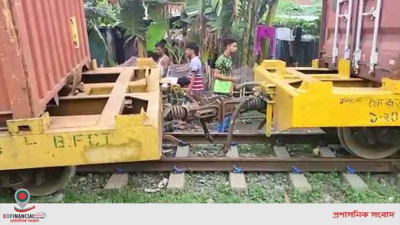 টঙ্গীতে ৩ বগি লাইনচ্যুত, বন্ধ ঢাকা-চট্টগ্রাম রেল যোগাযোগ