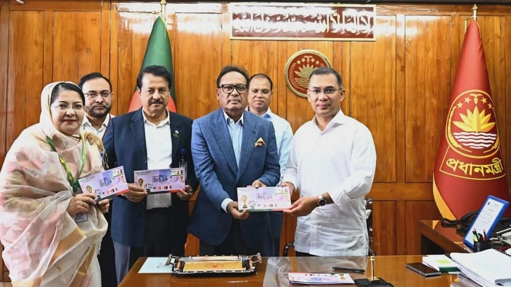 ফুটবল বিশ্বকাপ উপলক্ষ্যে ১০ টাকা মূল্যমানের স্মারক ডাকটিকিট উন্মোচন