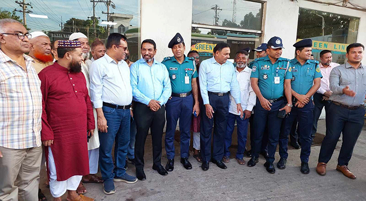 অবরোধে যাত্রীদের  নিরাপত্তা নিশ্চিত করতে চট্টগ্রামের বিভিন্ন বাস কাউন্টার পরিদর্শন করেছেন জেলা প্রশাসক