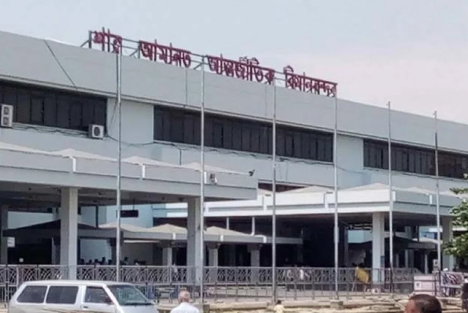 চট্টগ্রামে রানওয়েতে আটকা মদিনা ফেরত উড়োজাহাজ