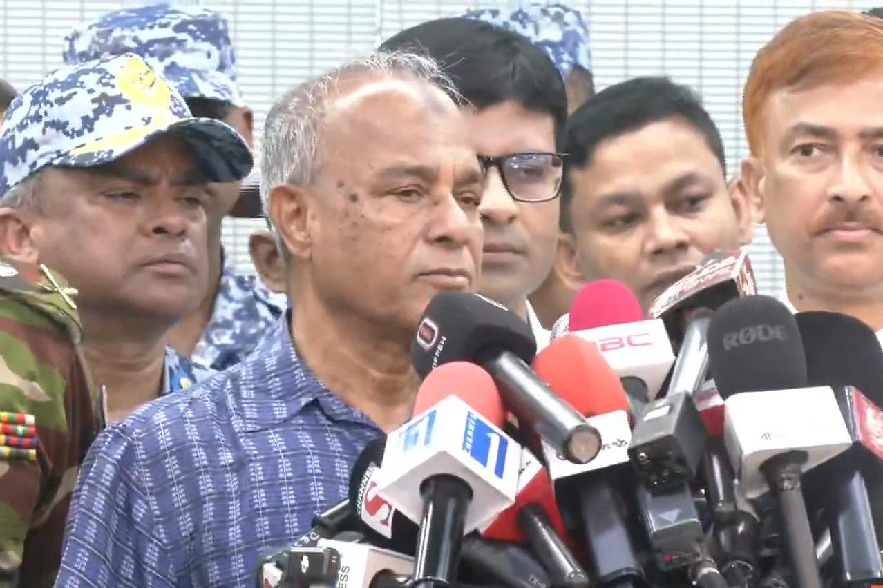 বিমানবন্দরে আগুনের ঘটনা তদন্তে আসছে ৪ দেশের বিশেষজ্ঞ টিম : স্বরাষ্ট্র উপদেষ্টা