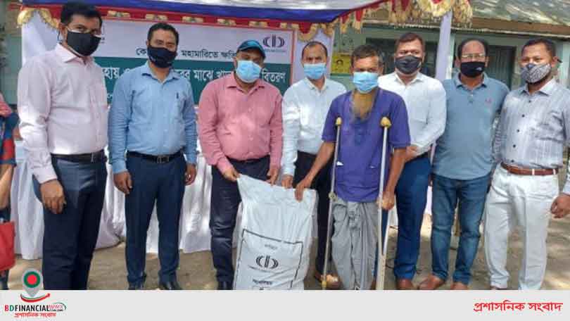 বন্যা ও করোনায় কর্মহীন মানুষের মধ্যে ত্রান বিতরণ
