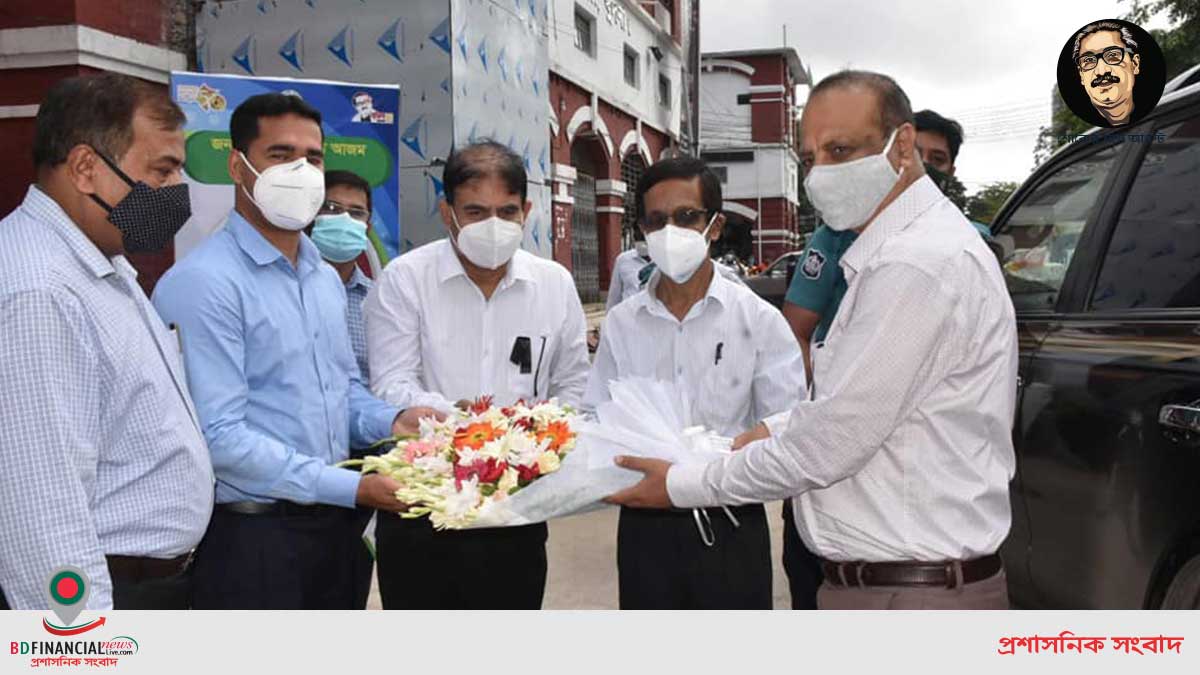জনপ্রশাসন মন্ত্রণালয়ের সিনিয়র সচিব কর্তৃক ডুমুরিয়া উপজেলায় আশ্রয়ন প্রকল্প পরিদর্শন