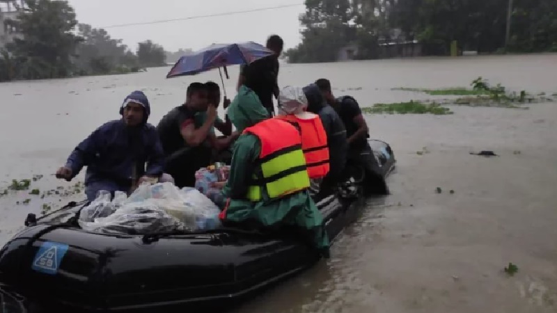 স্মরণকালের ভয়াবহ বন্যা: উদ্ধার অভিযানে নৌবাহিনীর ৩ কন্টিনজেন্ট