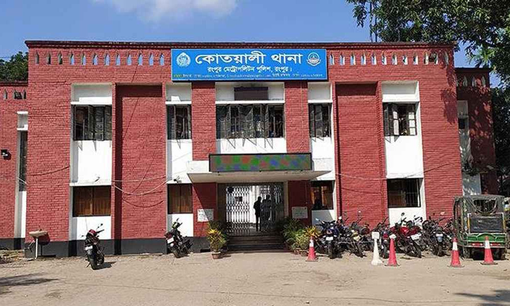 মোটরসাইকেল চুরির অভিযোগে মনিরুজ্জামান নামে এক পুলিশ সদস্য গ্রেপ্তার