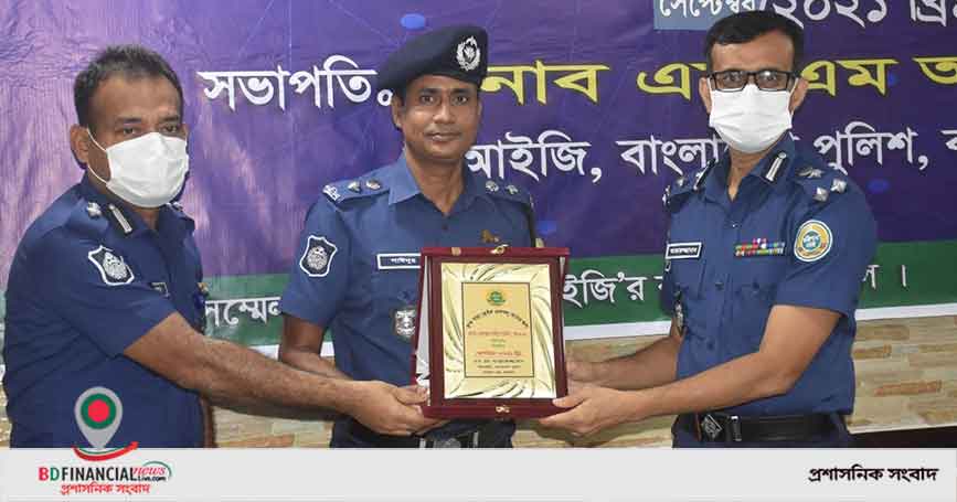 বরিশাল রেঞ্জের মাসিক অপরাধ সভায় পুরস্কৃত পুলিশ সুপার সাঈদুর রহমান