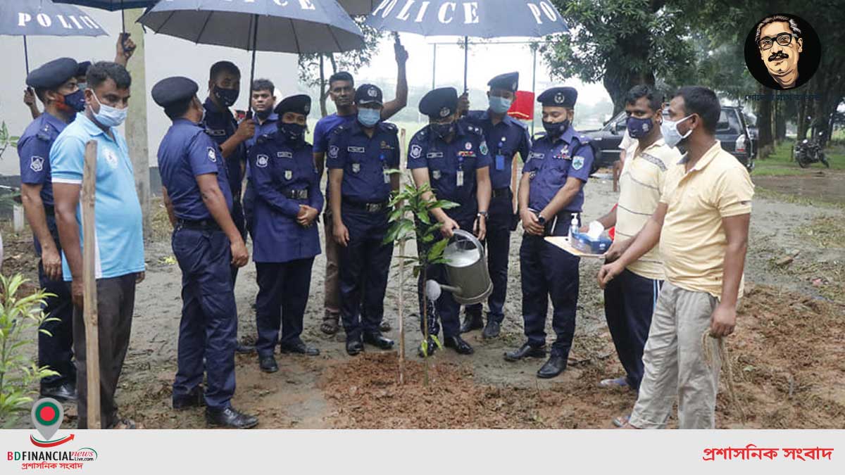 বগুড়ায় জেলা পুলিশ ও পুনাক এর সম্মিলিত বৃক্ষরোপন