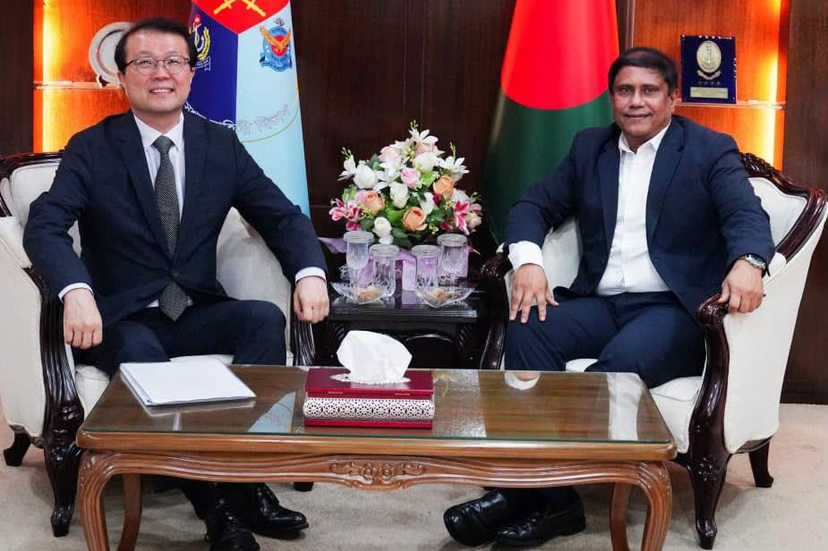 মাননীয় প্রধানমন্ত্রীর প্রতিরক্ষা উপদেষ্টার সাথে দক্ষিণ কোরিয়ার রাষ্ট্রদূতের সৌজন্য সাক্ষাৎ