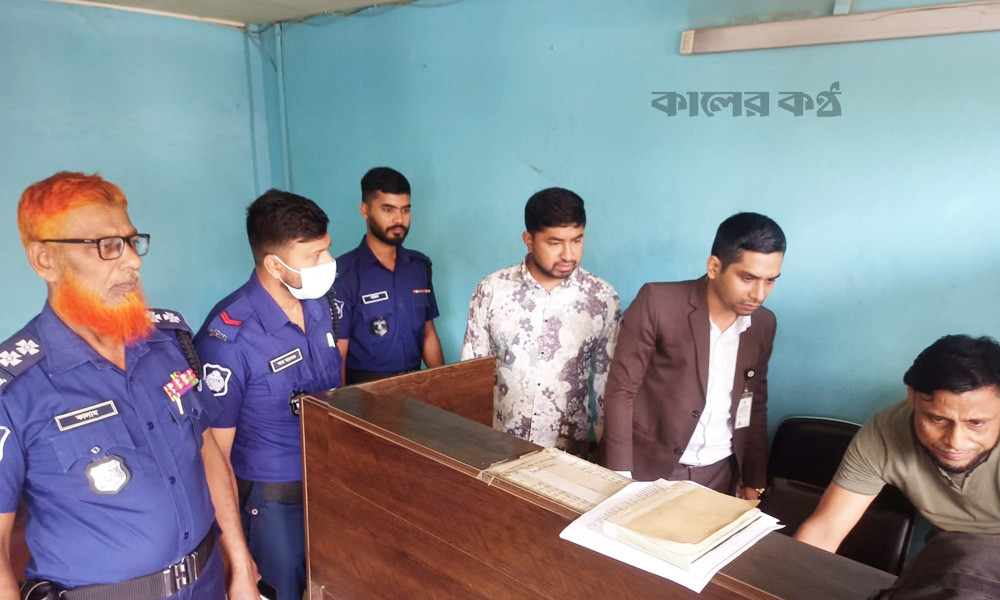 নারায়ণগঞ্জে অধিক মূল্যে বাসের টিকিট বিক্রির দায়ে জরিমানা