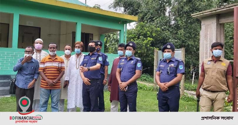 কিশোরগঞ্জে প্রয়াত ভাষাসৈনিক মিছিরউদ্দীন আহমেদের বাড়ি পরিদর্শন করলেন পুলিশ সুপার