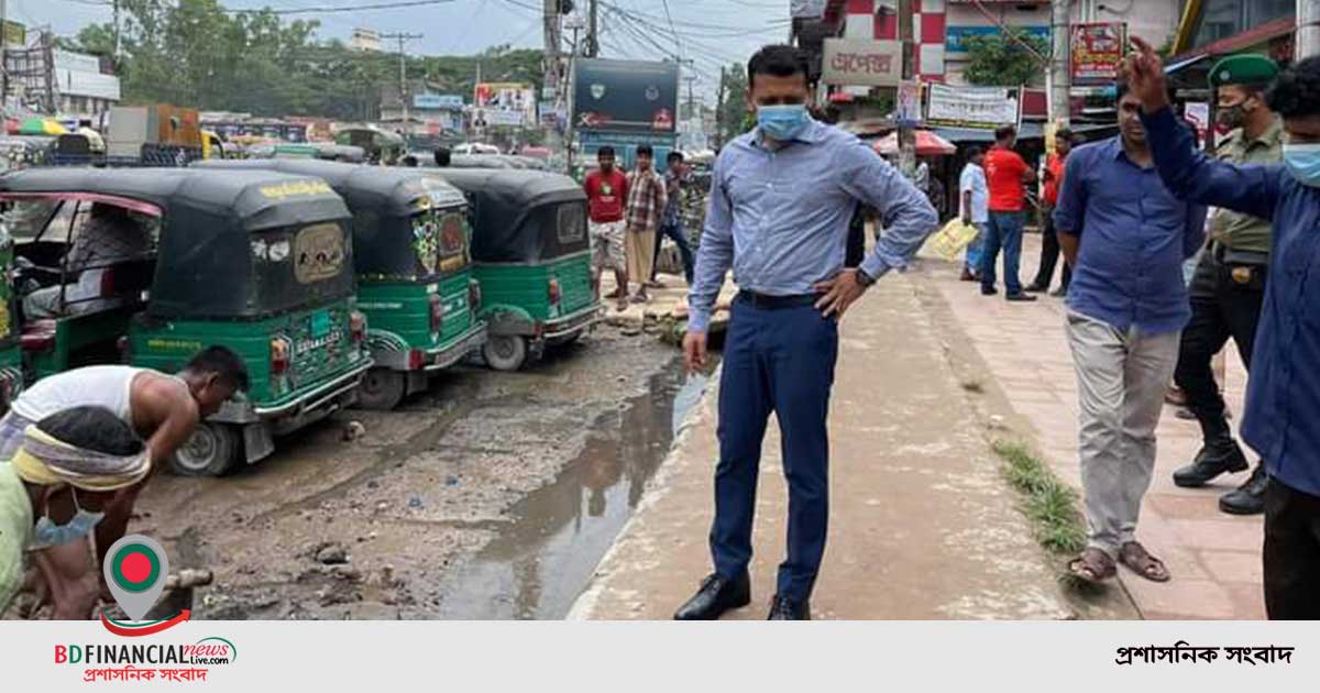 আনোয়ারায় উপজেলা প্রশাসনের উদ্যোগে ড্রেন পরিস্কার