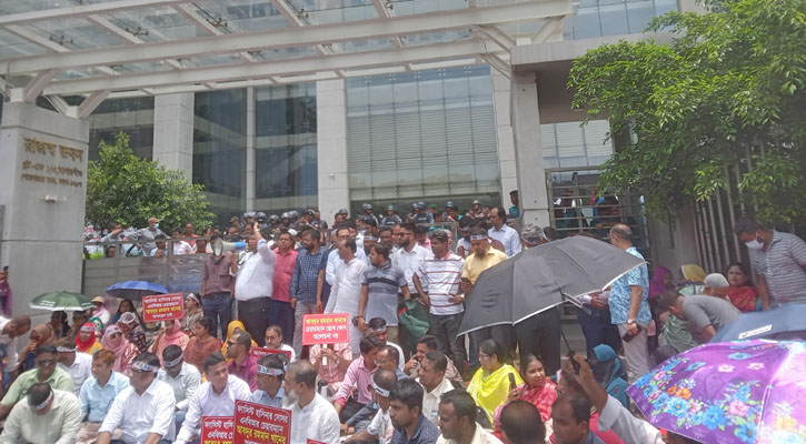 এনবিআর চেয়ারম্যানের অপসারণ দাবিতে ‘কমপ্লিট শাটডাউন’ চলছে