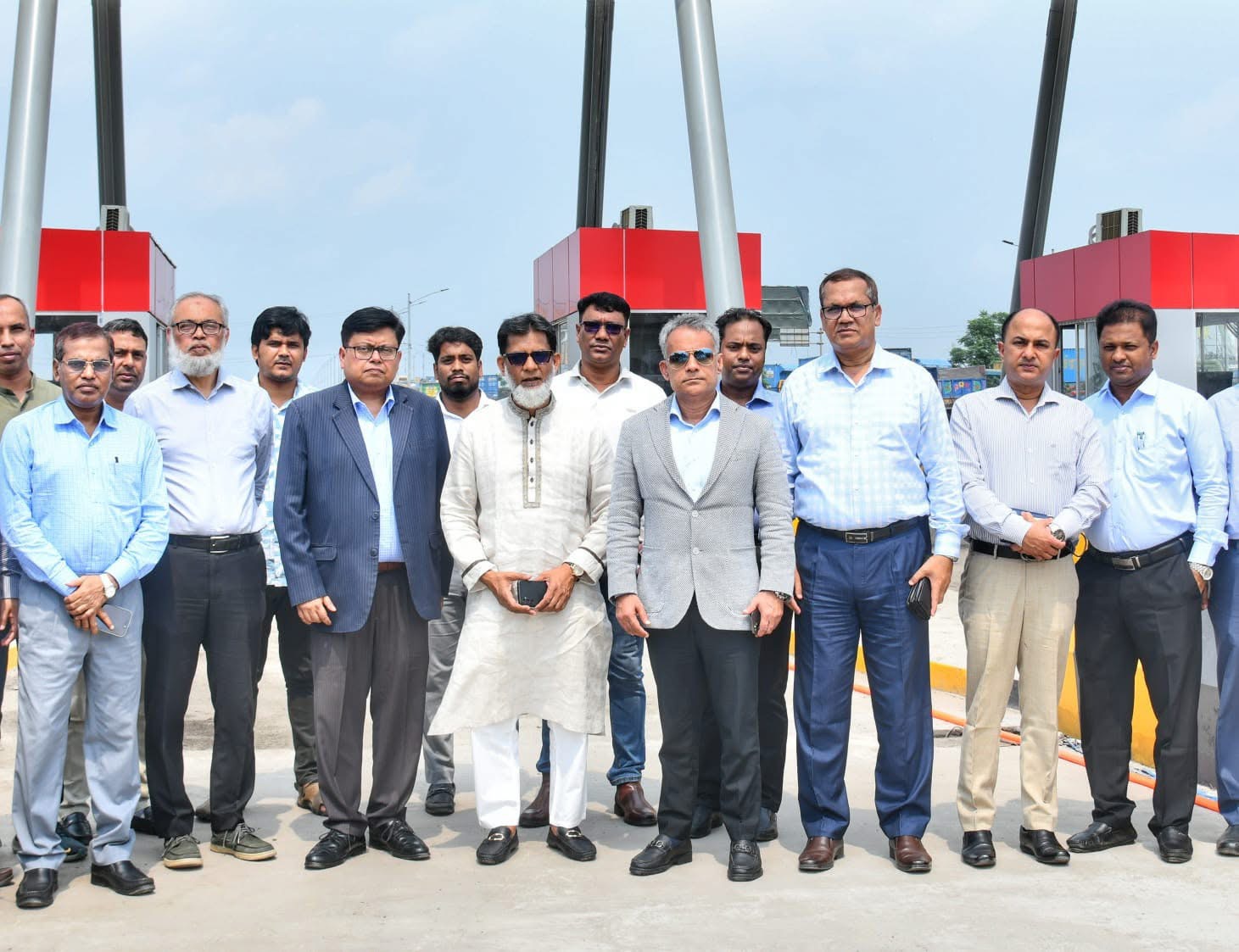 ঈদযাত্রাকে নিরাপদ, স্বস্তিদায়ক ও নির্বিঘ্ন করতে মেঘনা-গোমতী সেতু টোল প্লাজা সড়ক পরিবহন প্রতিমন্ত্রী ও রেলপথ ও নৌপরিবহন মন্ত্রীর পরিদর্শন