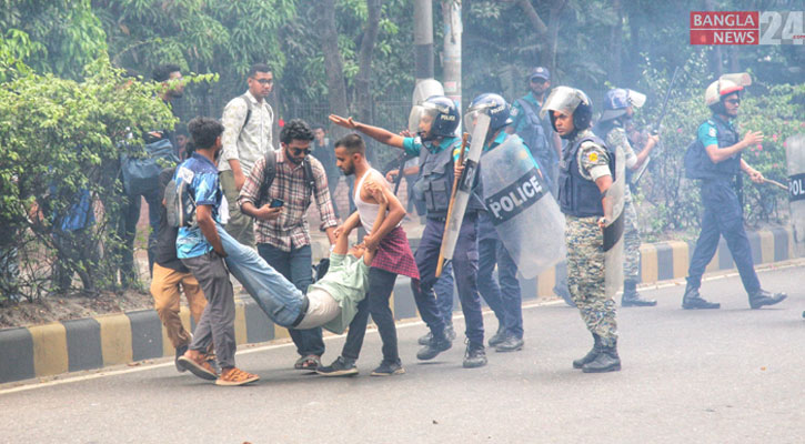 জবি শিক্ষার্থীদের ওপর টিয়ারশেল-সাউন্ড গ্রেনেড নিক্ষেপ, আহত শতাধিক