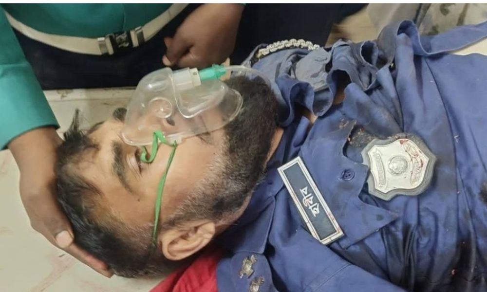গাজীপুরে ট্রেনে কাটা পড়ে হাত-পা বিচ্ছিন্ন পুলিশ কর্মকর্তার