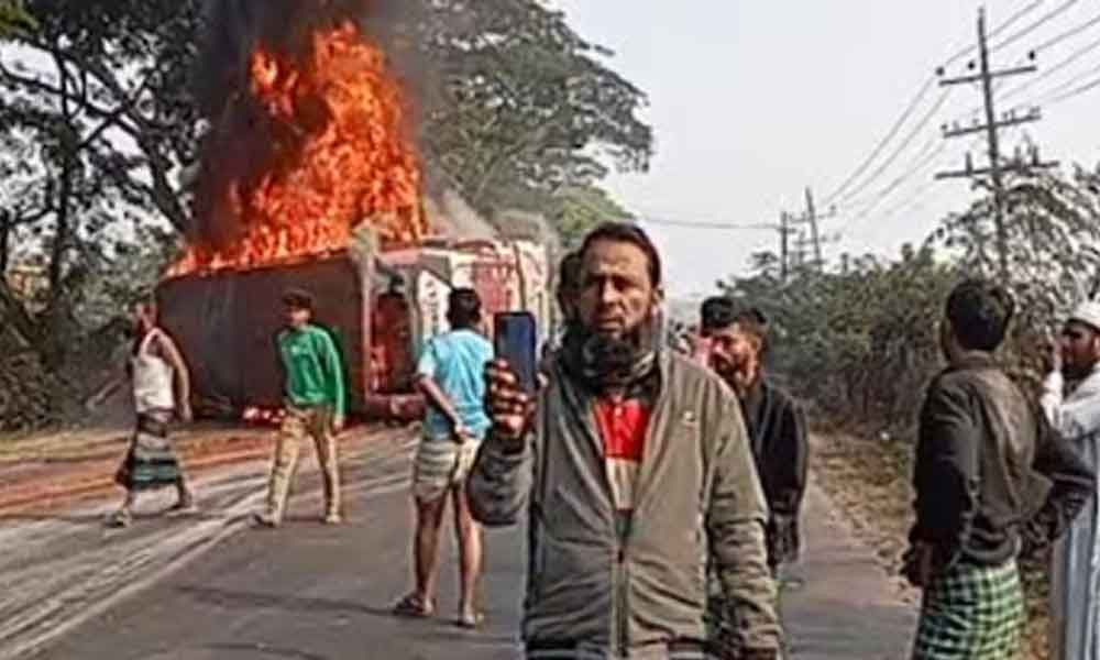 কুমিল্লায় তিন বাহনের সংঘর্ষ, ৪ জনের দগ্ধ মরদেহ উদ্ধার