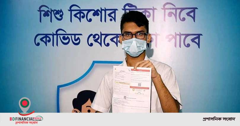 স্কুলশিক্ষার্থীদের মধ্যে প্রথম টিকা পেলো তাহসান