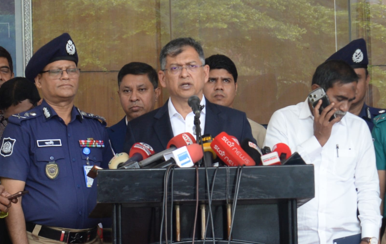 লুণ্ঠিত ও অবৈধ অস্ত্র উদ্ধারে নতুন পুরস্কার ঘোষণা স্বরাষ্ট্রমন্ত্রীর