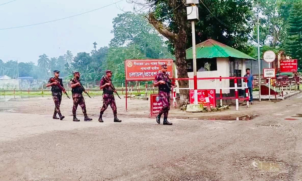 অবৈধ অনুপ্রবেশ ঠেকাতে হিলি সীমান্তে সতর্কতা