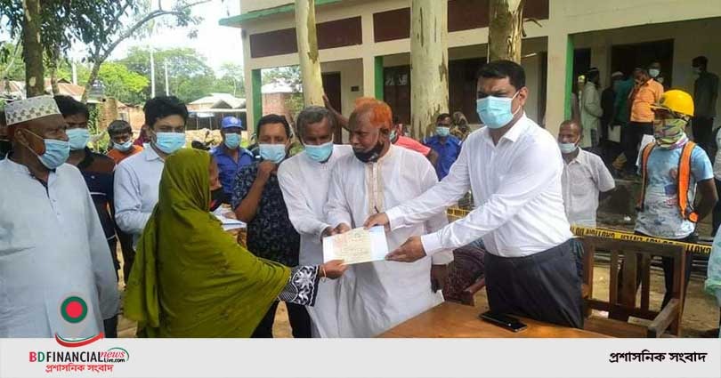 রংপুর জেলা প্রশাসনের এলএ চেক বিতরণে অনন্য উদ্যোগ