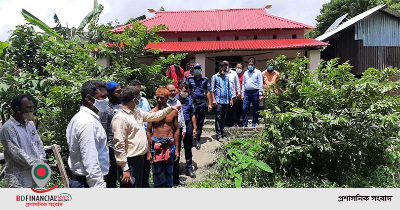 পটুয়াখালী জেলা প্রশাসক কর্তৃক আশ্রয়ণ-২ প্রকল্পের আওতায় নির্মিত ঘর সরেজমিনে পরিদর্শন