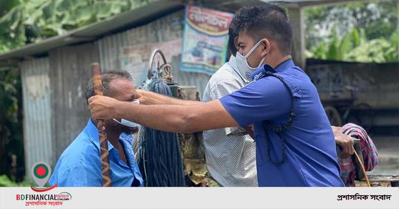 লক্ষ্মীপুর জেলা পুলিশ সামাজিক দূরত্ব বজায় রাখার নিরলস প্রচেষ্টায়