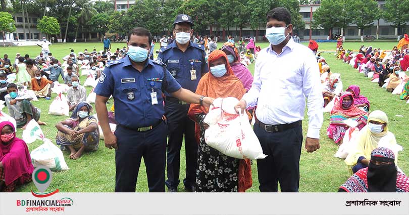 জয়পুরহাটের রামদেওয়ে অসহায় ও দূস্থদের মাঝে ত্রান বিতরণ